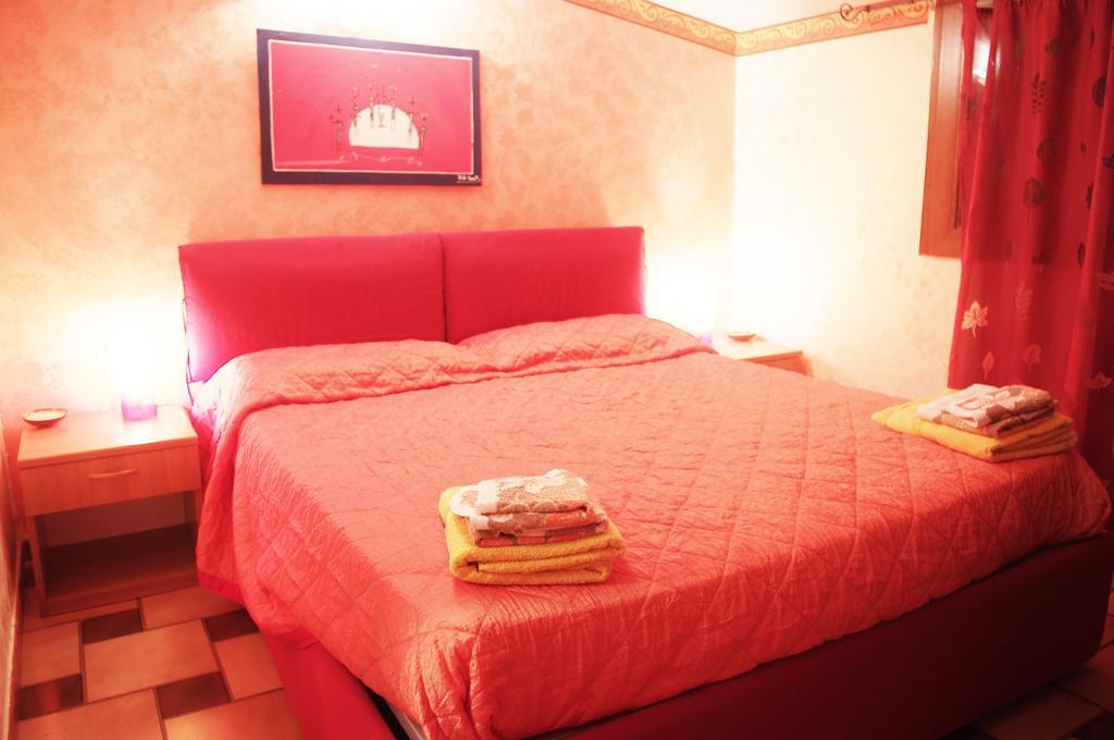 كاربونيا B&B Fantar House الغرفة الصورة
