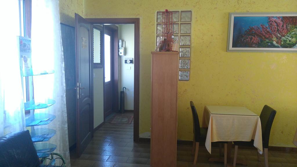 كاربونيا B&B Fantar House المظهر الخارجي الصورة
